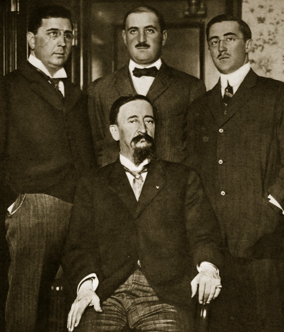 1911年3月，Francisco Madero和他的三个儿子Gustavo，Gabriel和Evaristo在纽约Astor酒店 作者 保罗·汤普森