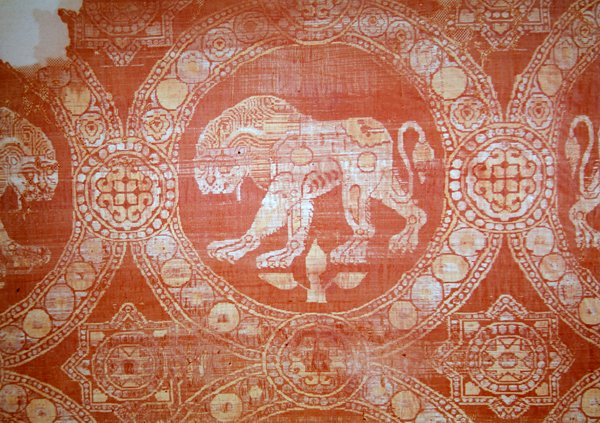 来自圣朱利安墓的织物，3至5世纪（纺织品） 作者 波斯学校