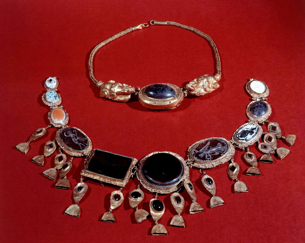 Persian art: two gold necklaces, Parthe period, 3rd century AD. 作者 波斯语