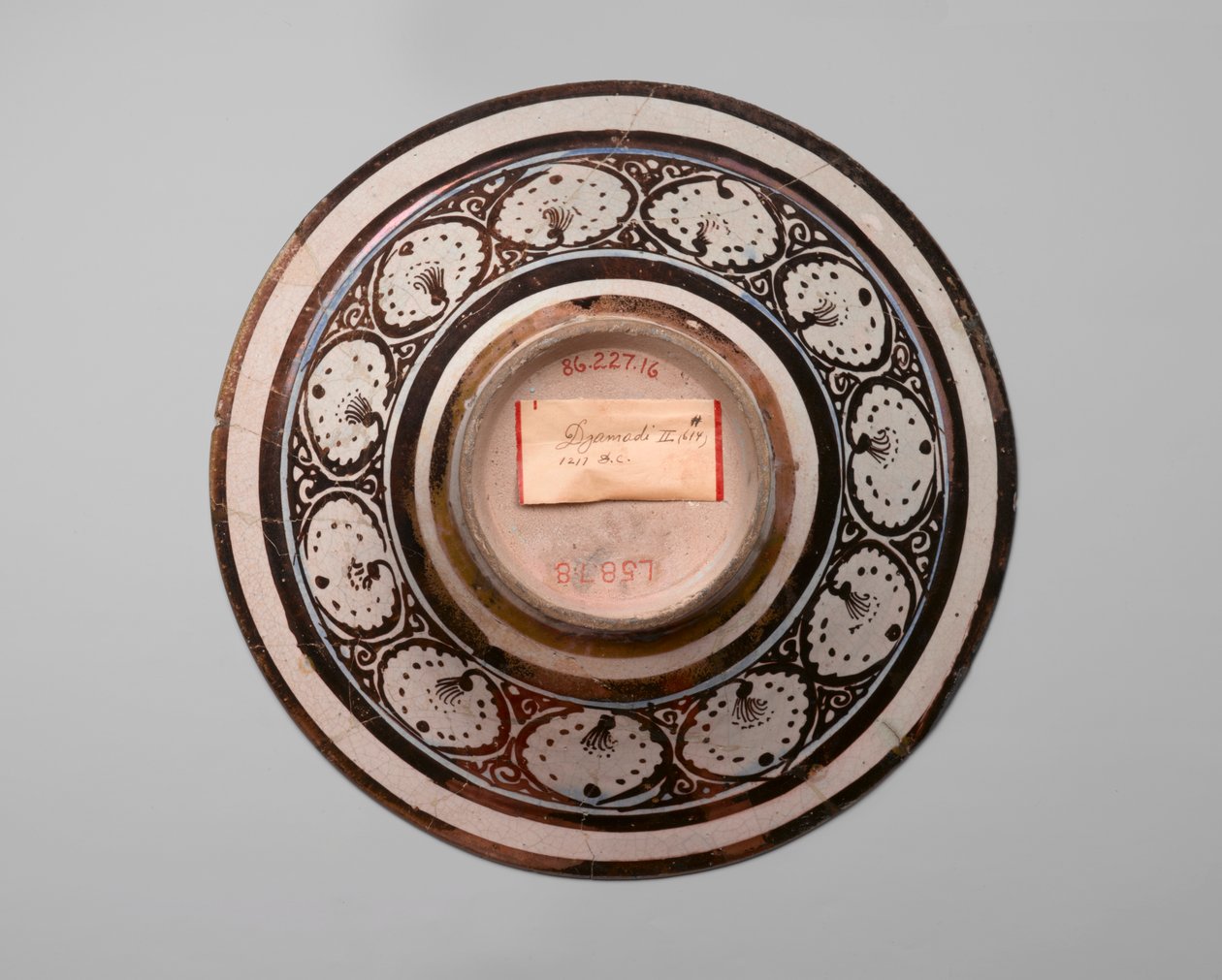 碗的思考，早c13th（fritware） 作者 波斯学校