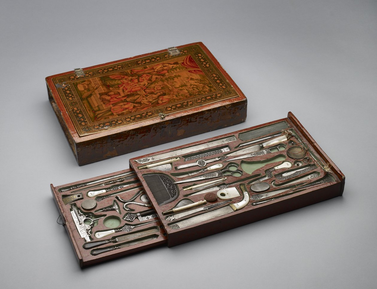 描绘神圣家族的工具箱，约1830年（混合媒体）。 作者 波斯学校