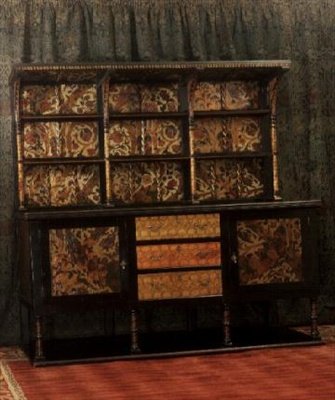 带装饰板的边柜，约1892年（木制） 作者 菲利普·韦伯