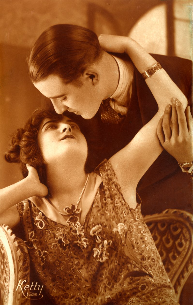 1920s French Couple Embracing 作者 法国摄影师