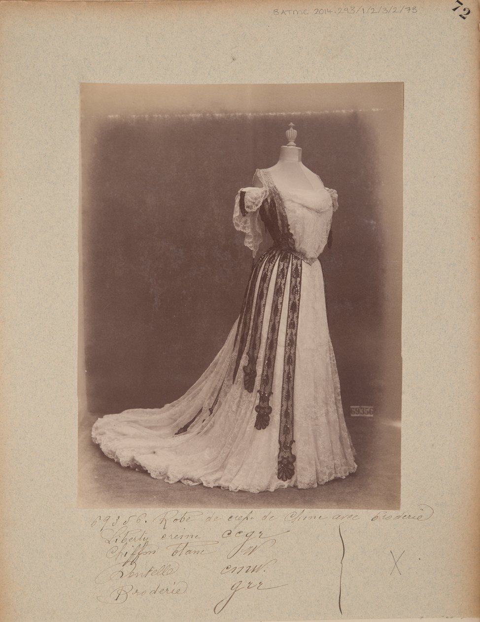 Album Page: House of Worth, Ball Gown 作者 法国摄影师
