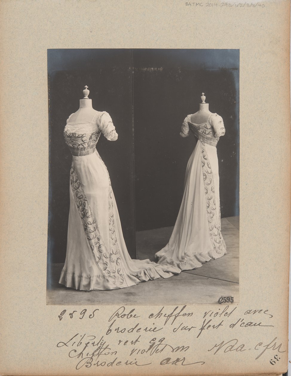 Album Page: House of Worth, Evening Dress 作者 法国摄影师