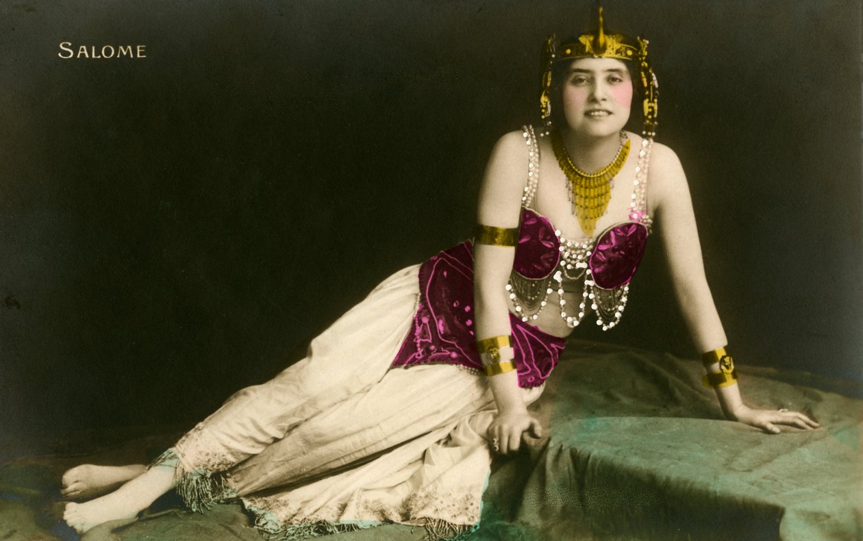 Salome Posed Seductively in a Revealing Costume 作者 法国摄影师