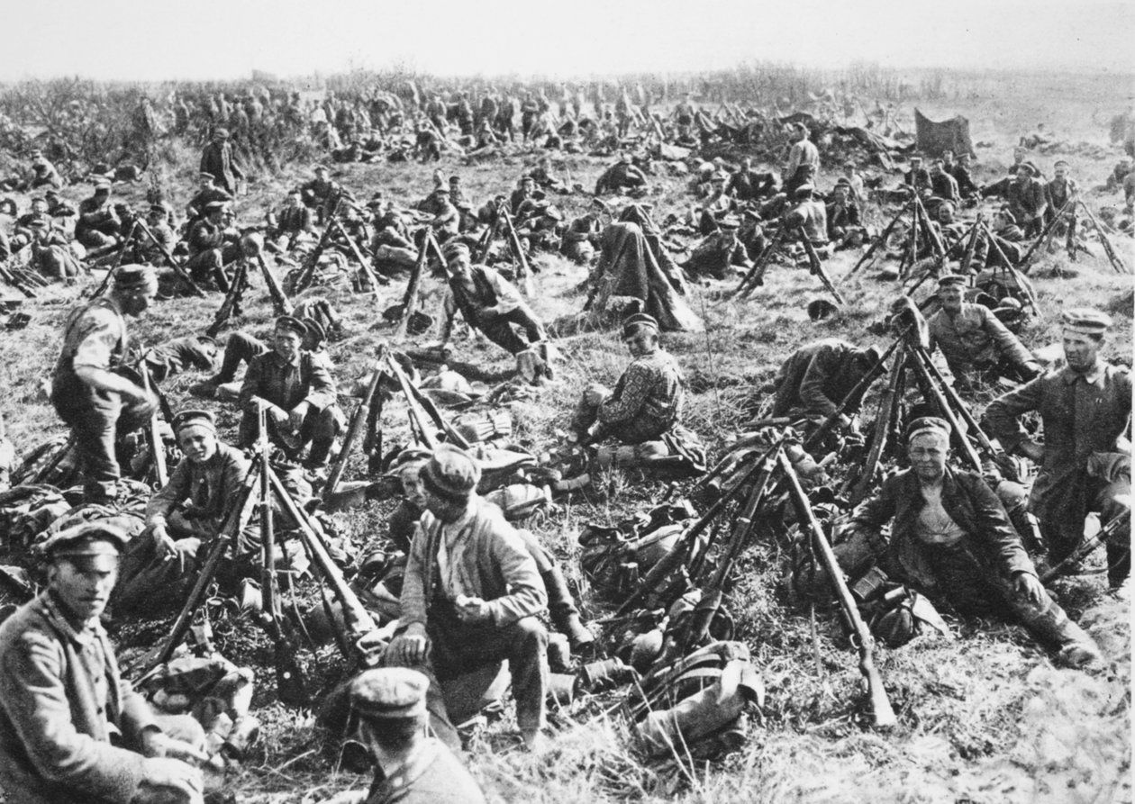 摘自《法国的伟大战争》。德国步兵在鲁比前休息，约1918年（黑白照片 作者 德国摄影师