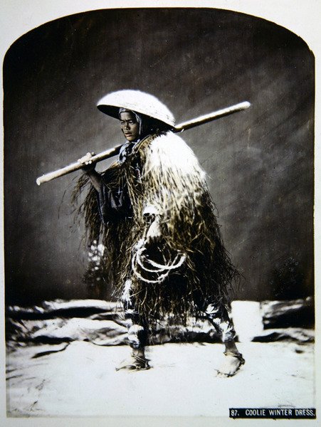 穿着冬装的日本搬运工，约1900年（彩色照片）。 作者 摄影师 日本人