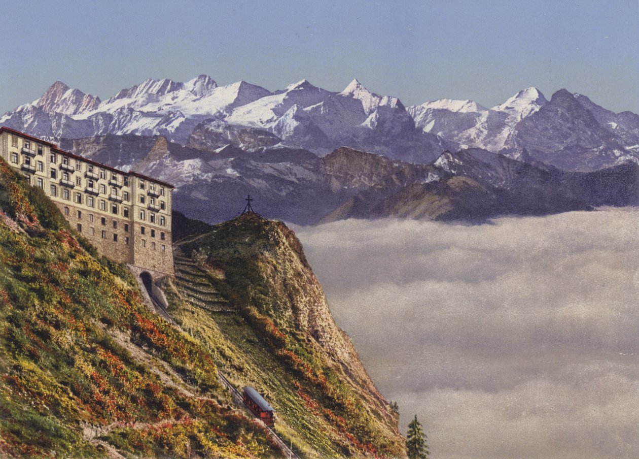 海拔 1900 米的斯坦瑟峰缆车和酒店与伯尔尼阿尔卑斯山（彩色照片） 作者 摄影师 瑞士人