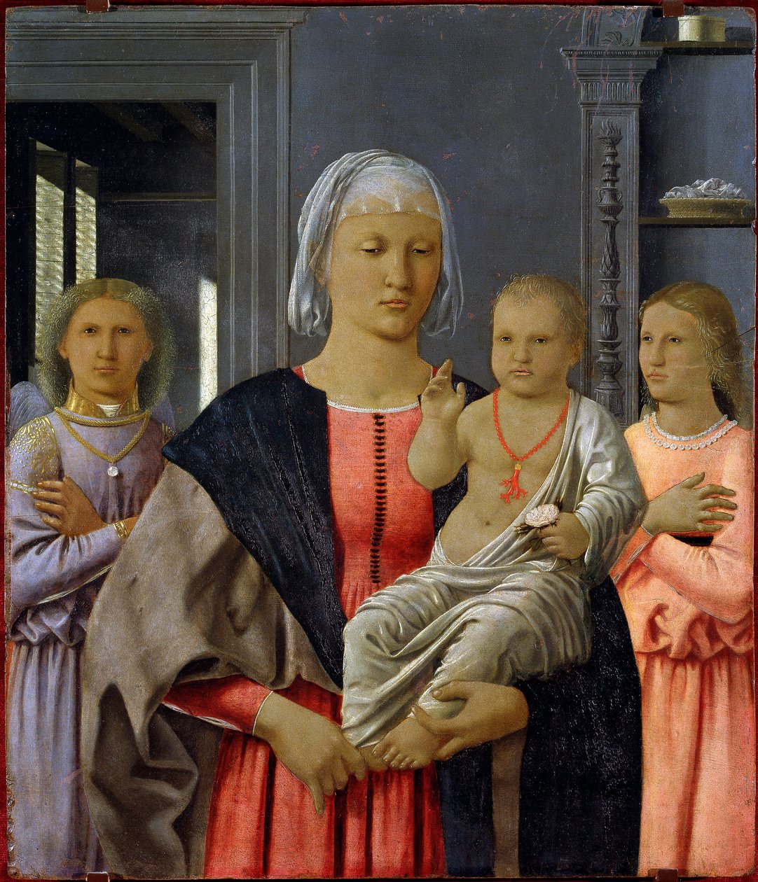 Madonna di Senigallia 或“”Madonna a Child with Two Angels”“Piero della Francesca 绘画（1419 / 21-1492）1480。暗淡：52 x 58 厘米。 乌尔比诺 (Urbin)，马尔凯国家美术馆。 作者 皮耶罗·德拉·弗朗西斯卡