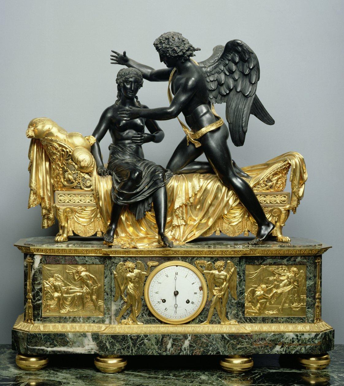 丘比特和灵魂Mantlepiece时钟，1799（青铜和大理石） 作者 皮埃尔·菲利普·托米雷