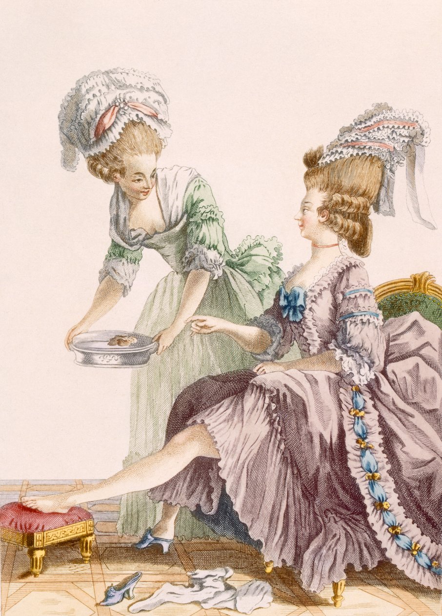 优雅的女士，她的脚被她的女仆洗，由杜宾雕刻，来自&39;Galeries des Modes et Costumes Francais&39;，c.1778-87 作者 皮埃尔·托马斯·勒克莱尔