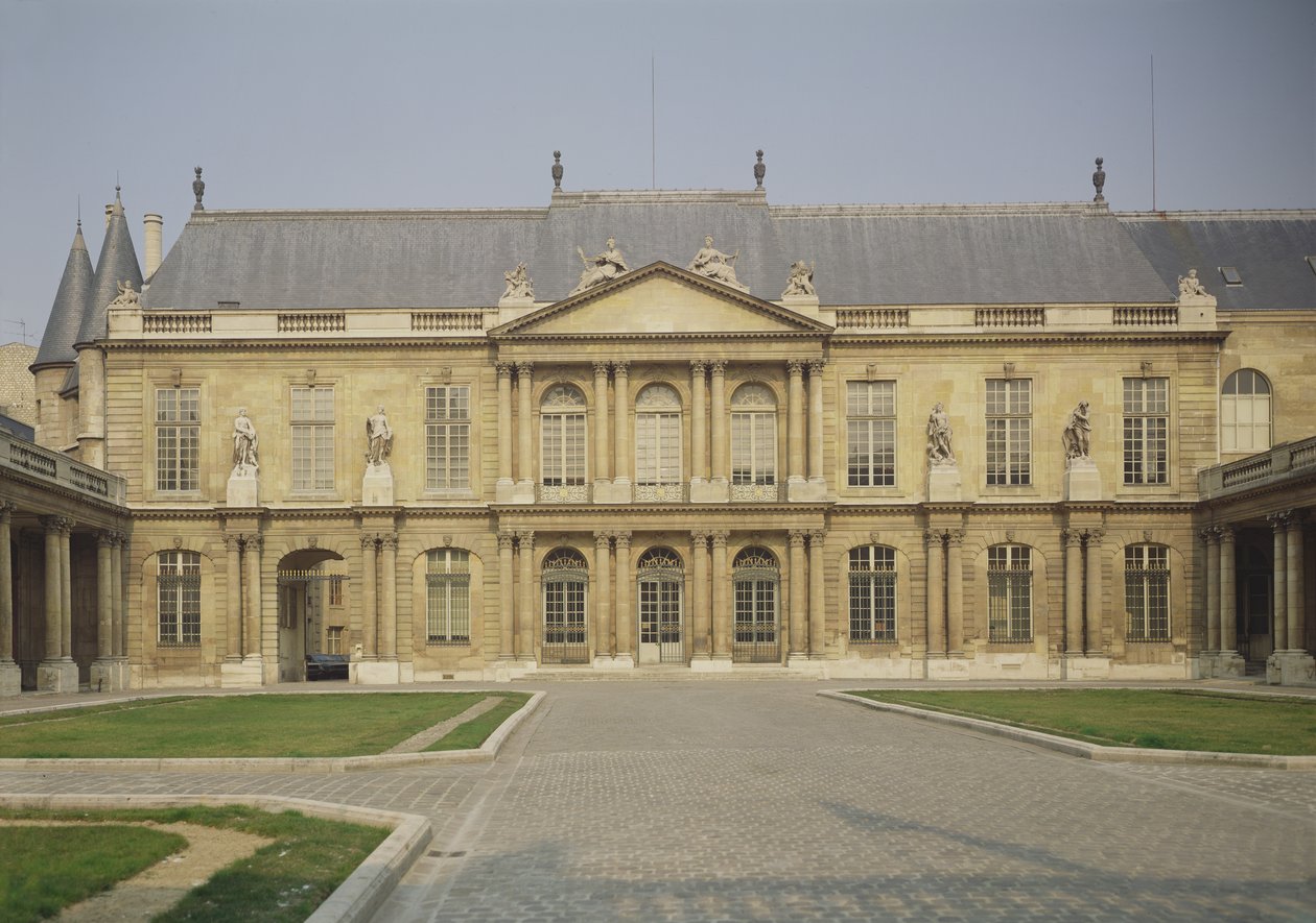 Hotel de Soubise酒店的正面，建于1705-09 作者 皮埃尔·亚历克西斯·德拉迈尔