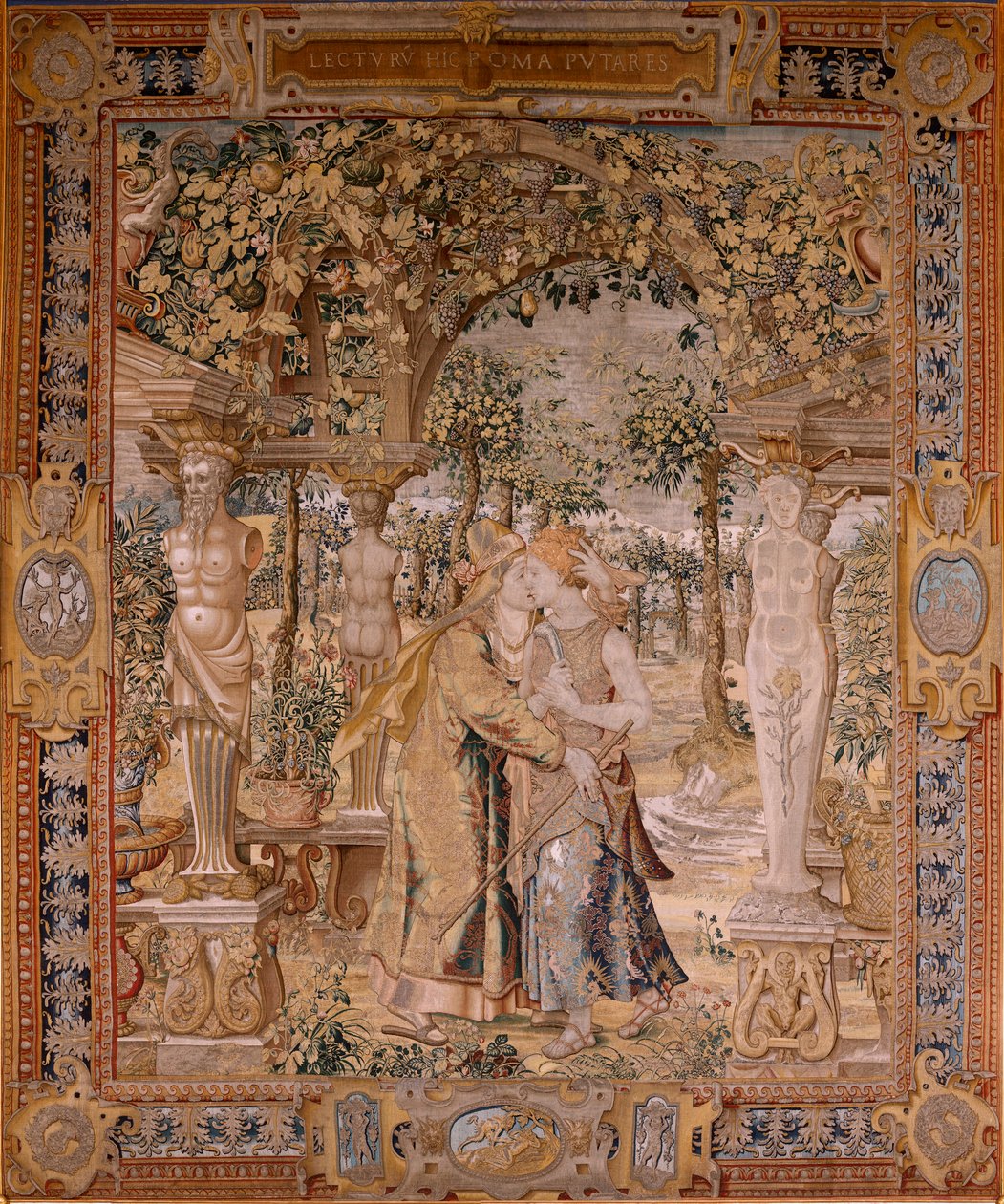 佛兰德挂毯系列 Vertumnus 和 Pomona。Vertumnus亲吻 Pomona。系列挂毯中的第七幅。Pieter Coecke van Aelst 的模型圈。布鲁塞尔 Wilhelm Pannemaker 制造。约 1545-1550 年。织物 金、银、丝和羊毛。尺寸 430 x 365 厘米。 作者 彼得·科克·范·阿斯特（Coecke van Aelst）