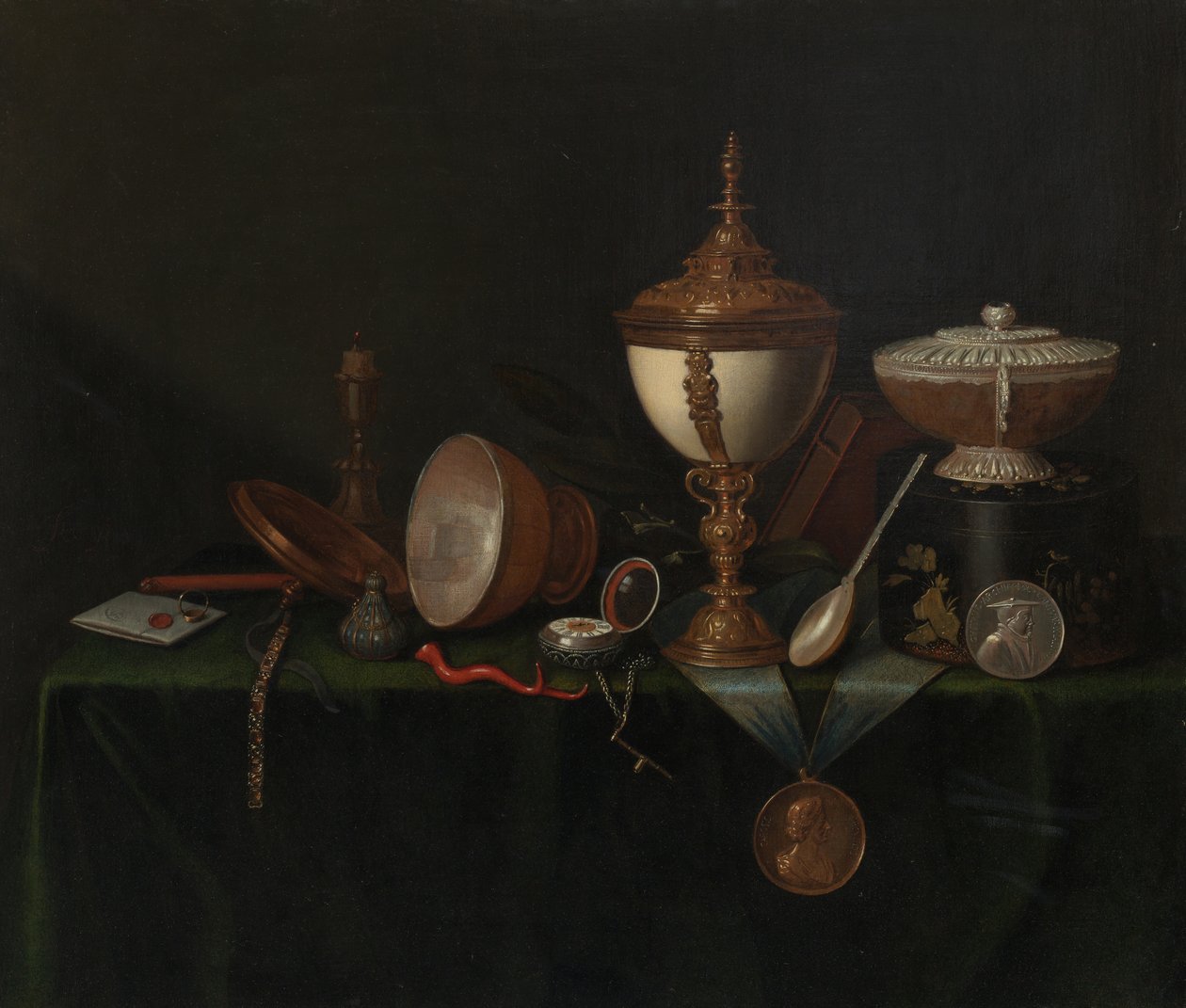 静物与鸵鸟蛋杯和惠特菲尔德传家宝，约1670年。 作者 Pieter Gerritsz van Roestraeten