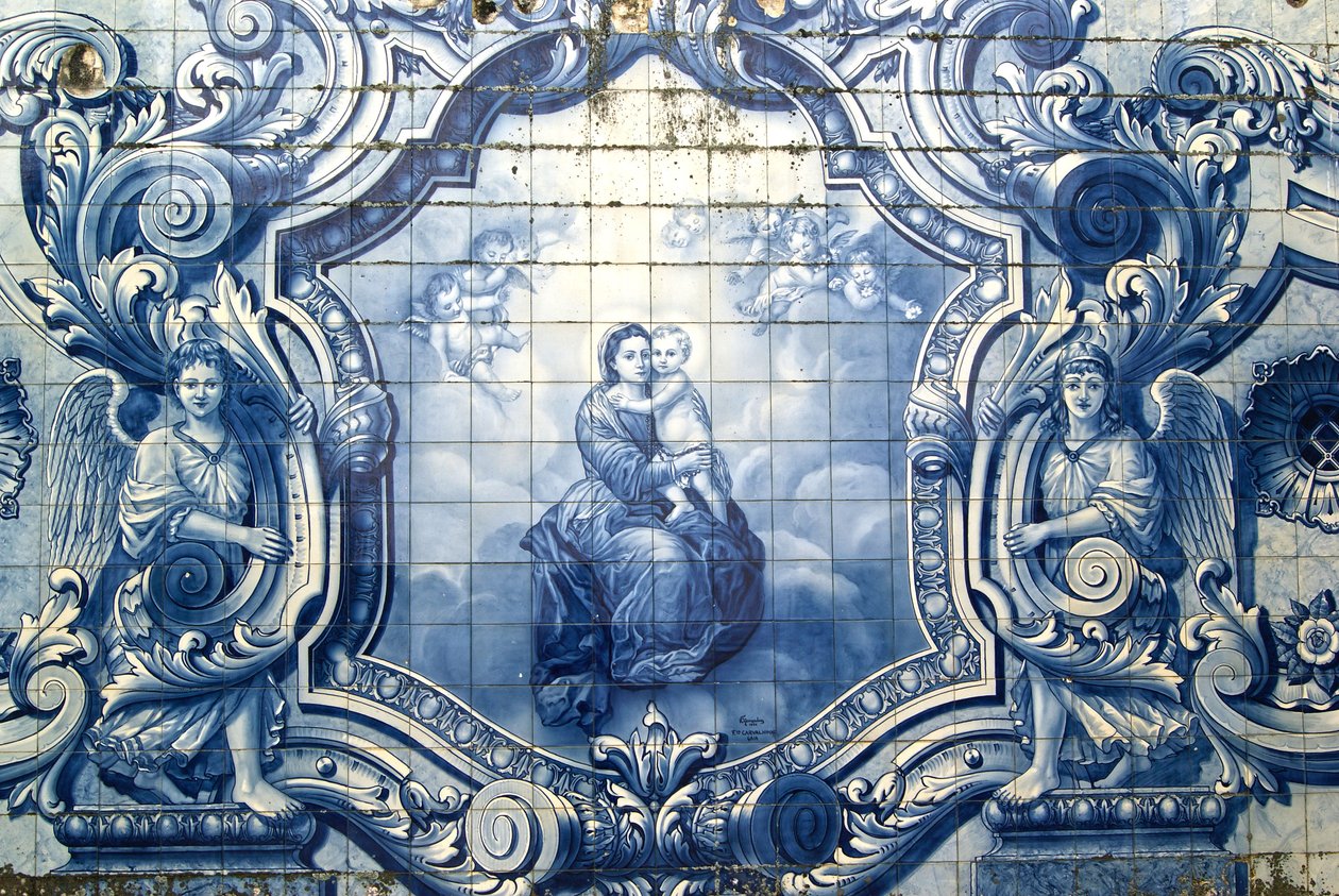 描述麦当娜和孩子，Lamego，葡萄牙的装饰盘区。 1738（瓷砖） 作者 葡萄牙语学校