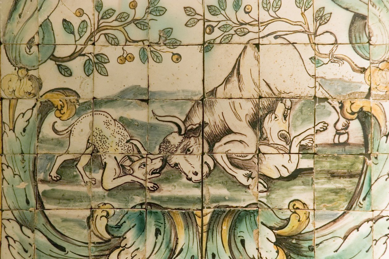 描绘狗攻击公牛的珐琅瓷砖，来自Palacio da Praia的狩猎室，贝伦，1680（陶瓷） 作者 葡萄牙语学校