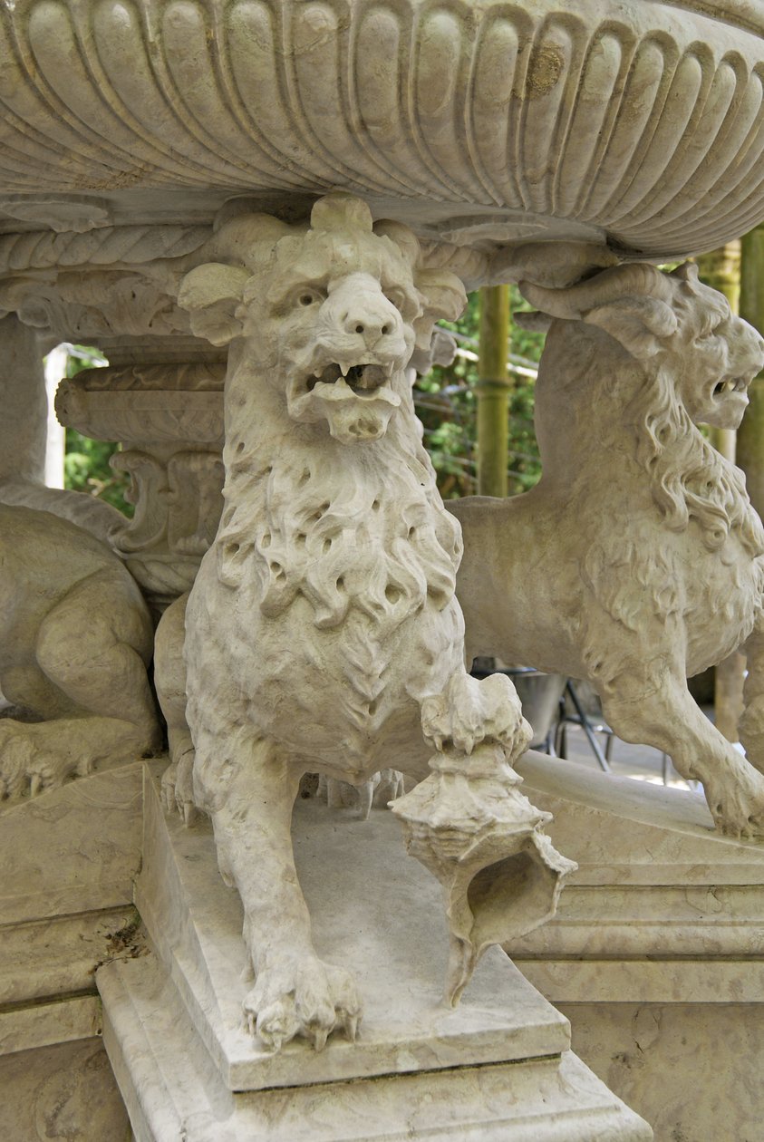 喷泉底部的神话有角狮子亚特兰蒂斯，Quinta da Regalia；辛特拉；葡萄牙约 1915 年（石头） 作者 葡萄牙语学校