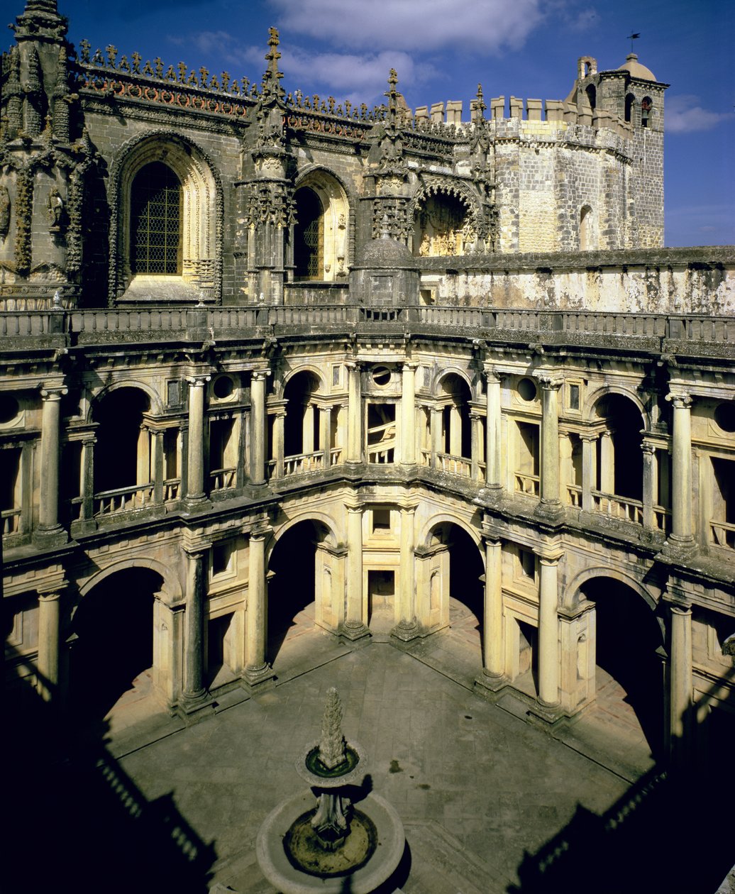 Claustro dos Felipes的视图，在1584年之后完成 作者 葡萄牙语学校