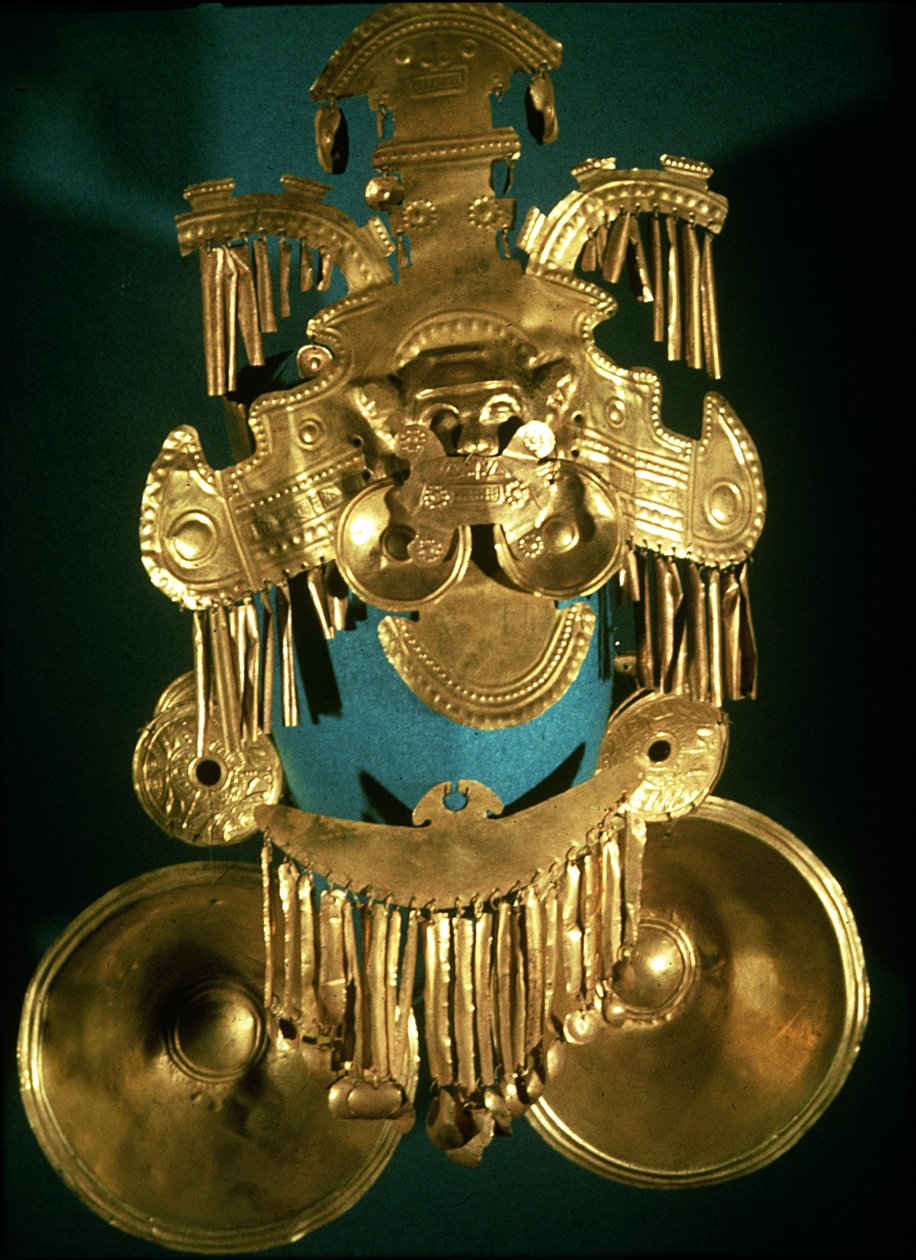 卡利马地区的胸部装饰，哥伦比亚，c。 AD 500-1500（金） 作者 前哥伦比亚