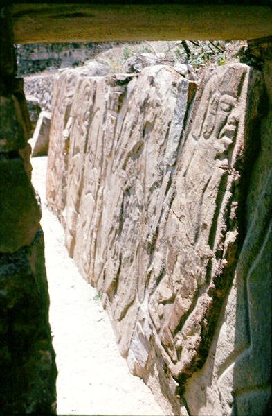 Danzante（舞蹈）人物的雕刻，公元前600年至公元前200年 作者 前哥伦比亚前哥伦比亚