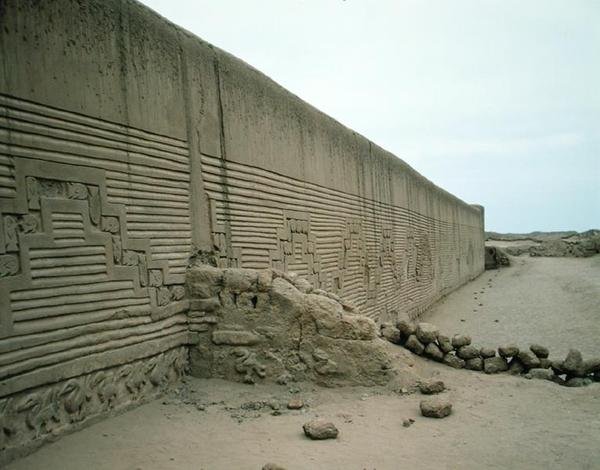 仪式广场的外墙，Tschudi宫殿，由Chimu建造，c.1300 BC 作者 前哥伦比亚前哥伦比亚