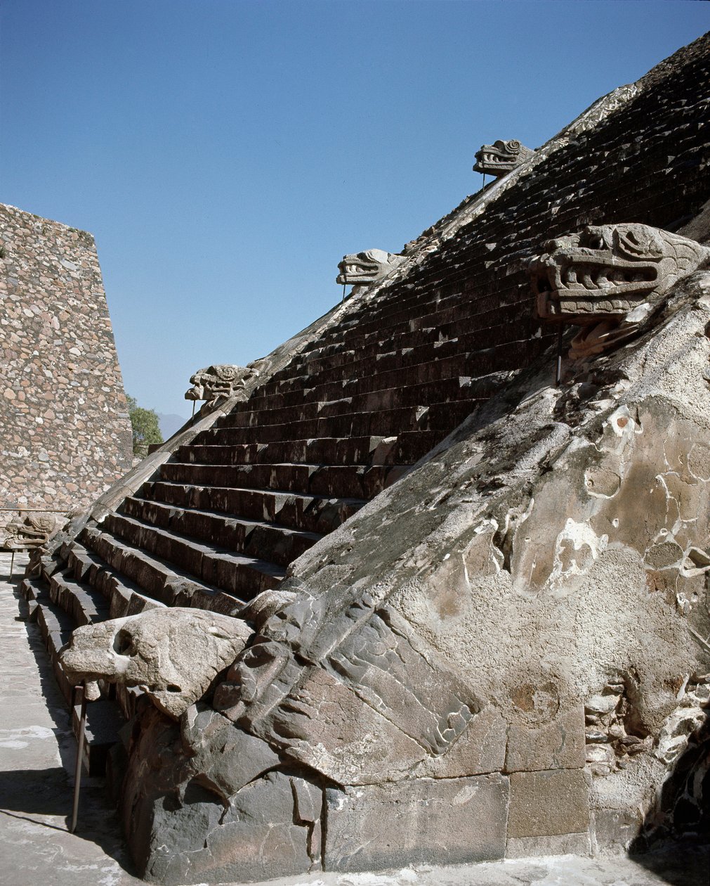 Stairs of the temple of the Feathered Serpent 作者 前哥伦比亚前哥伦比亚