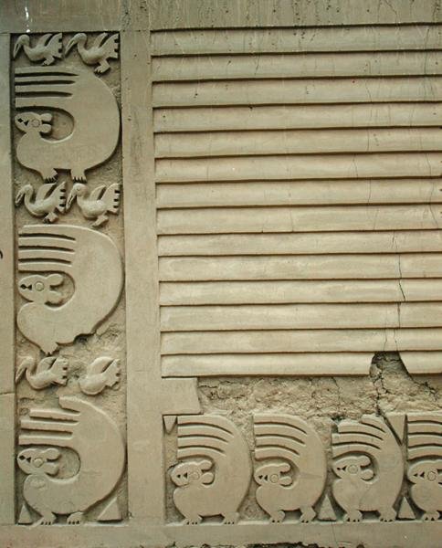 仪式广场，Tschudi宫，由Chimu建造，墙上的动物细节，约公元前1300年（照片）（另见162900）。 作者 前哥伦比亚前哥伦比亚