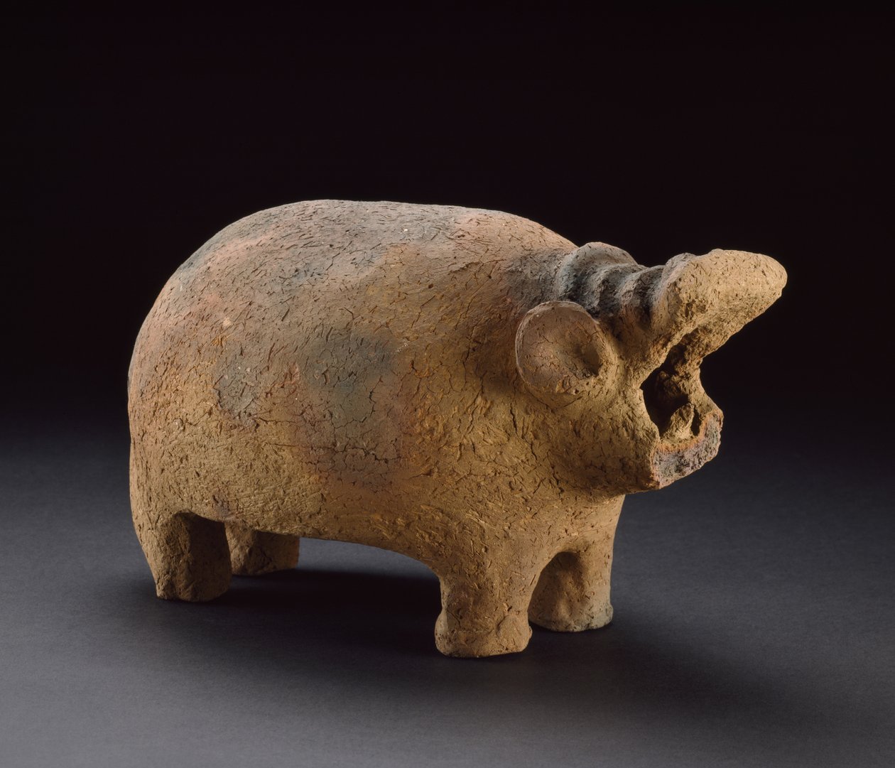 河马雕像，来自Hu的Grave 134，公元前3500至3000年（粗红陶器） 作者 埃及前王朝时期