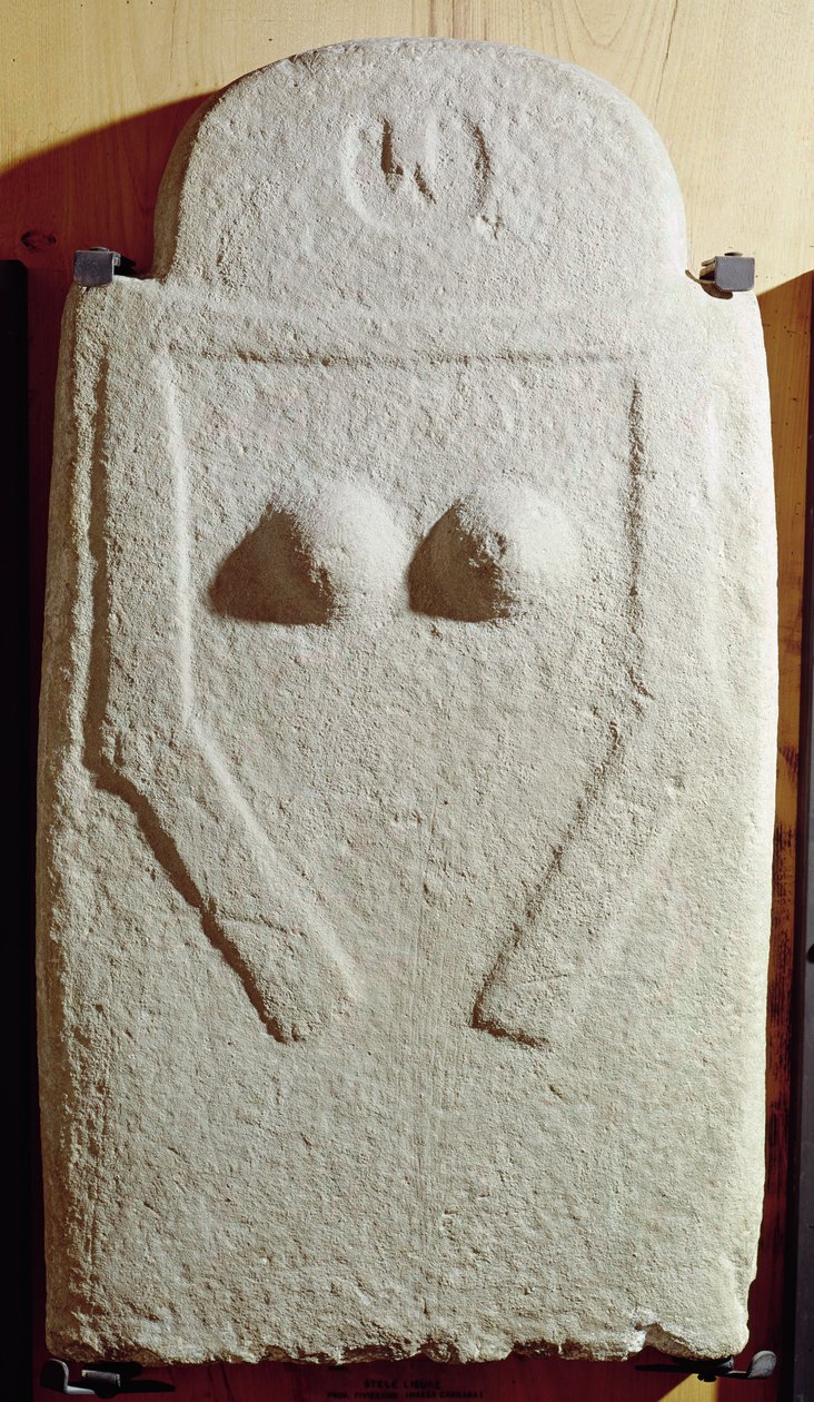 雕像Menhir，公元前18  -  750年 作者 史前