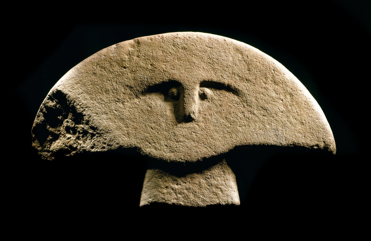 史前艺术：铁器时代雕刻的人物。 公元前 1100-800 年。 拉斯佩齐亚，Lunigiana 文明市立博物馆 作者 史前史前