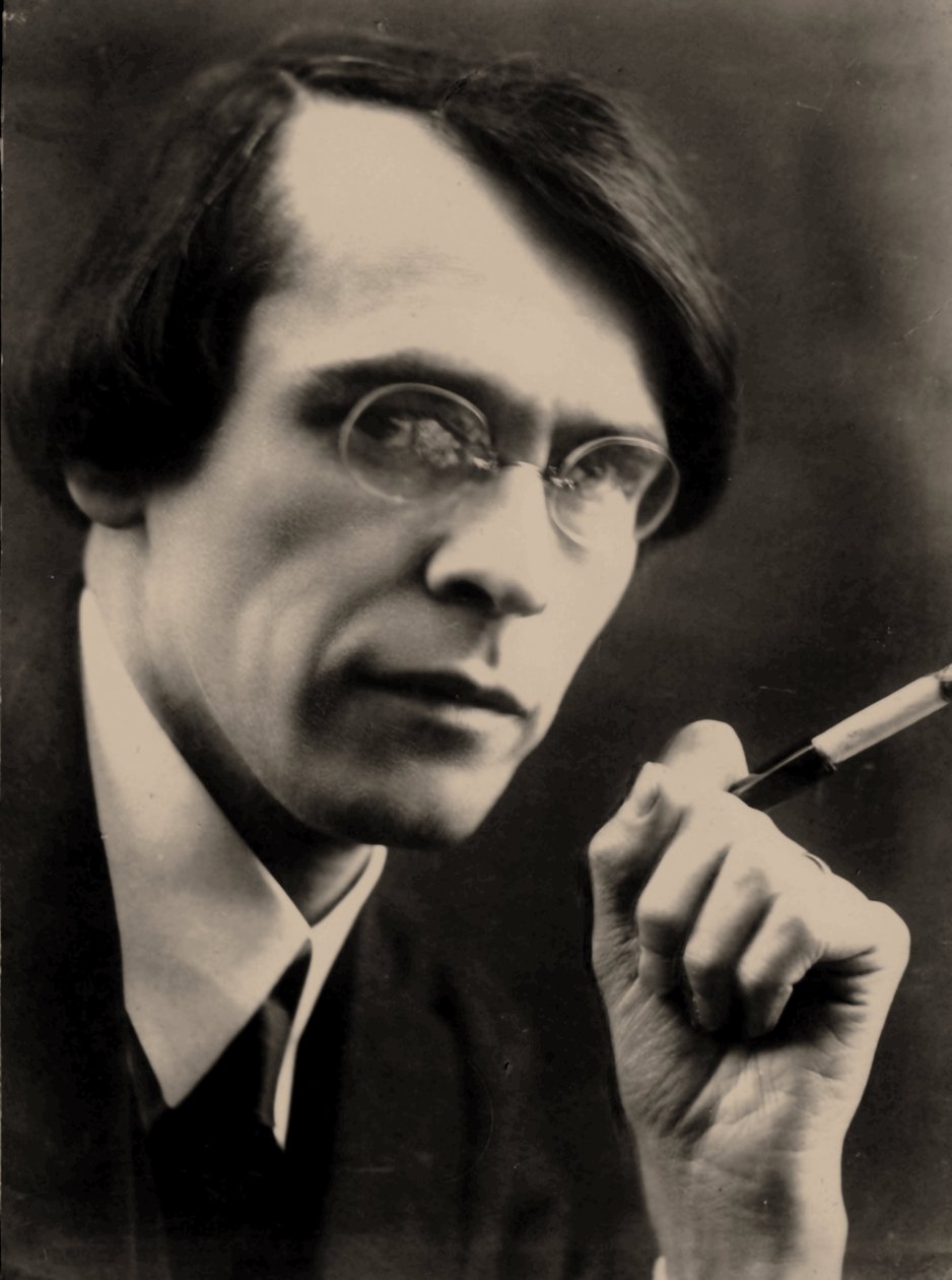 Vladislav Khodassevitch - 诗人 Vladislav Khodasevich（1886-1939 年）肖像，作者舒莫夫，Pyotr Ivanovich（1872-1936 年）。照片，20 世纪 20 年代末。私人收藏 作者 彼得·伊万诺维奇·舒莫夫