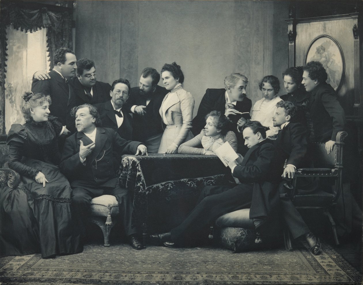 安东-契诃夫在戏剧《海鸥》的演员之间，1899年 作者 彼得·彼得罗维奇·巴甫洛夫