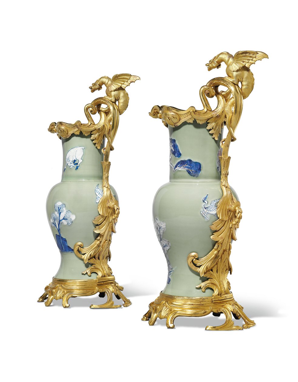 一对路易十五时期的瓷器，1662-1722年，约c.1745-49座（ormolu式瓷器） 作者 清代康熙年间书院