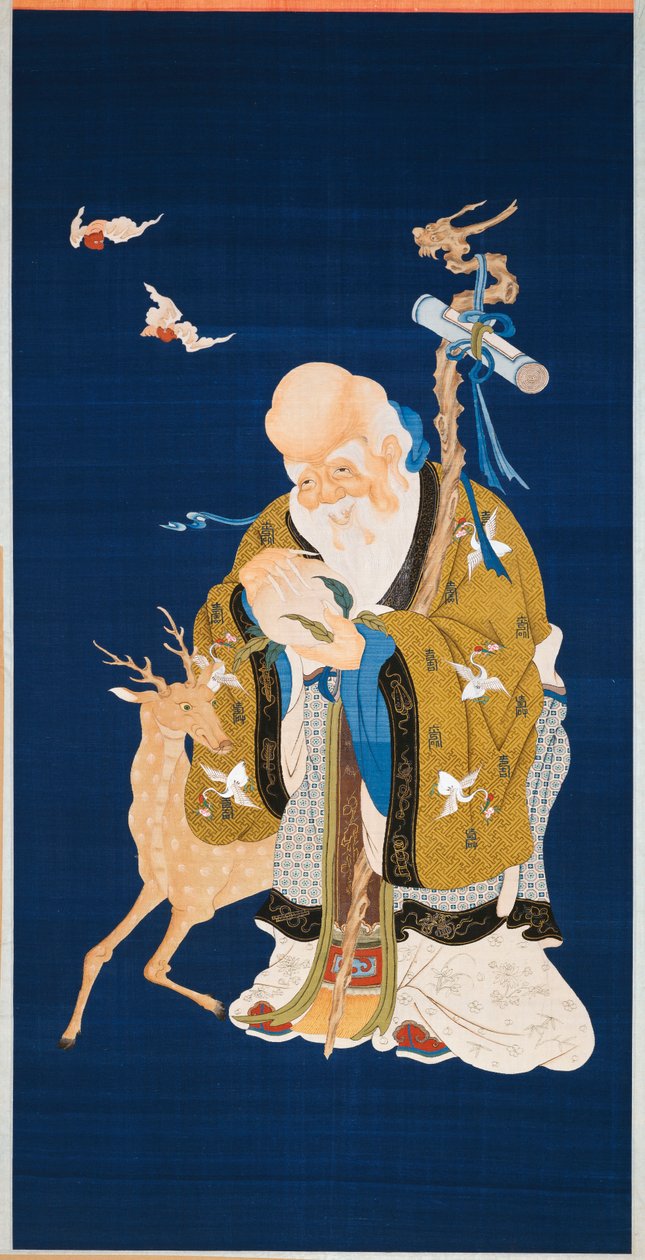 1796-1820年，一幅大型kesi悬挂式卷轴，描绘了Shoulao手持桃子，在鹿和两只飞行中的蝙蝠旁边拥抱着带有龙头的根木棍的方法。 作者 清代中文学校