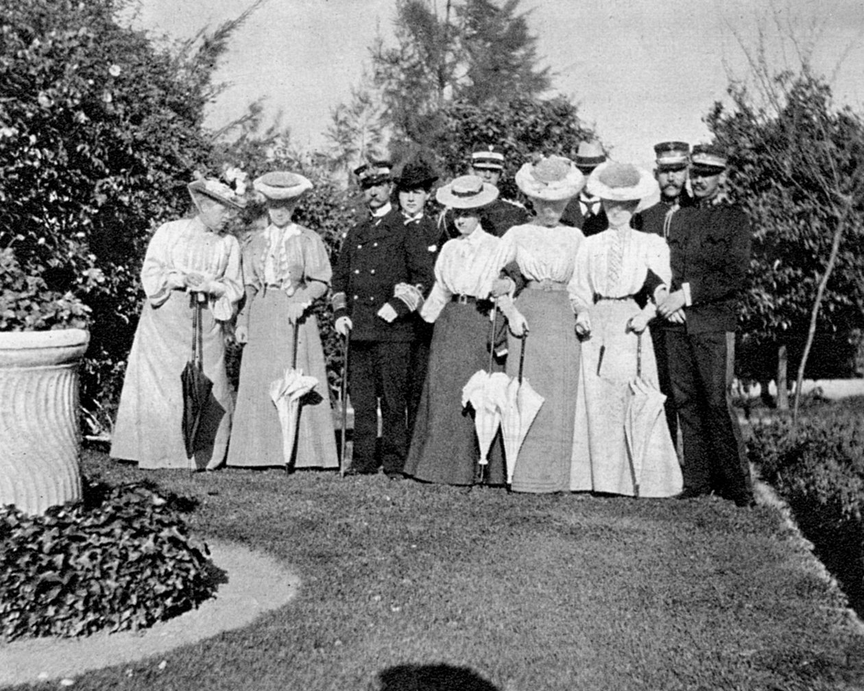 1908年在雅典的家庭团体。 作者 亚历山德拉女王