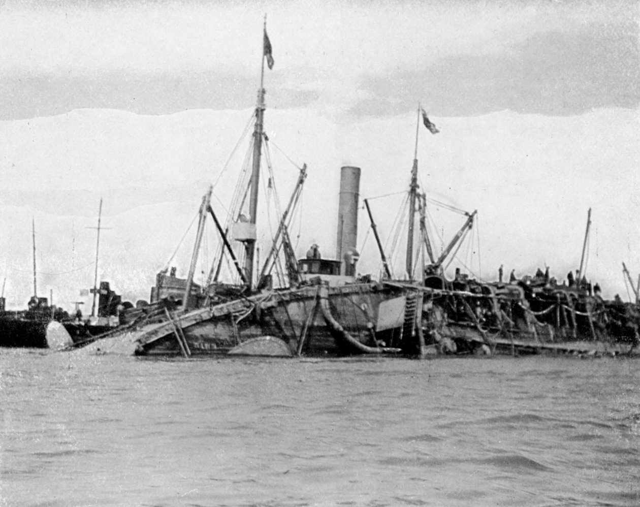 HMS角斗士的崛起，1908年。 作者 亚历山德拉女王