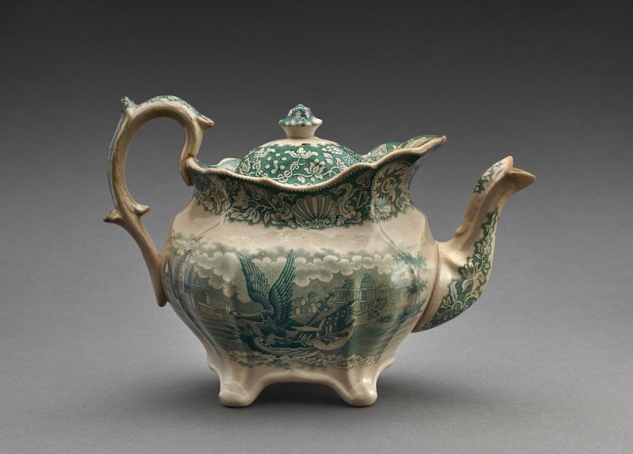 茶壶，约1847-49年（带转移打印的铅釉陶器） 作者 拉尔夫·霍尔