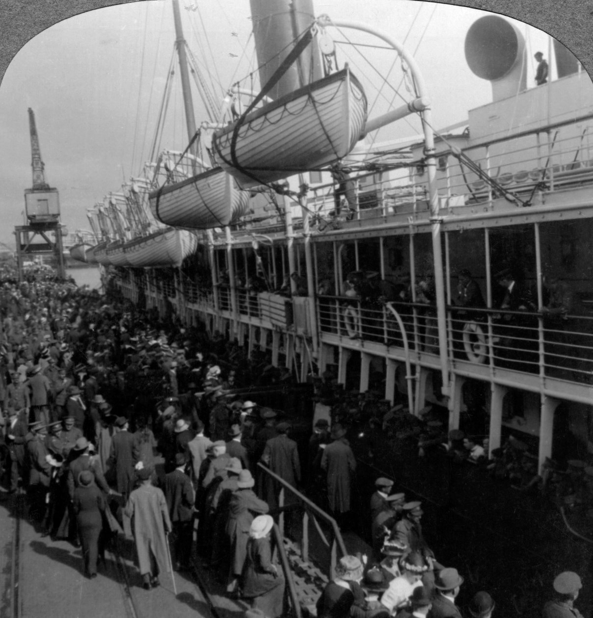 第一次世界大战，1914-1918年，登上战舰的航空兵团。 作者 现实旅行社