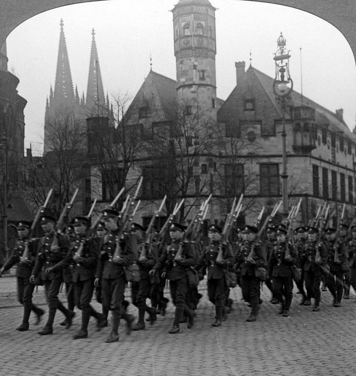 1918-1926年，英军在德国科隆进军。 作者 现实旅行社