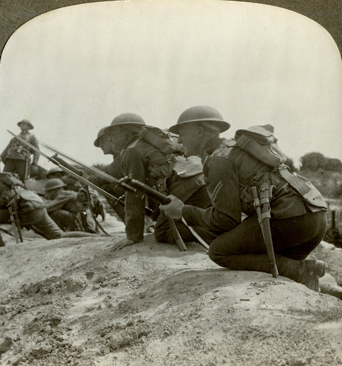 加拿大步兵赶往德国，第一次世界大战，1914-1918年。 作者 现实旅行社