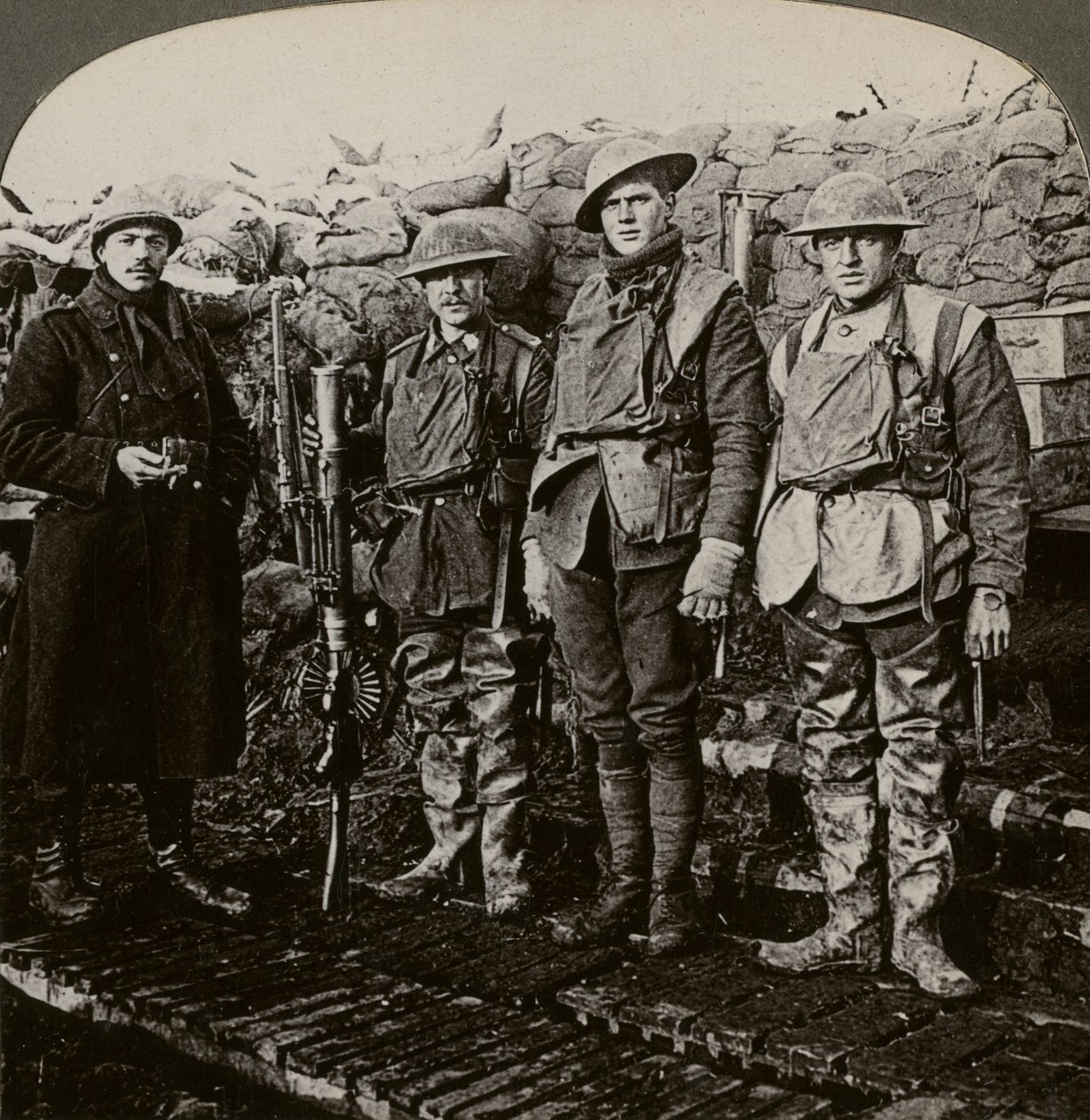 刘易斯机枪手，第一次世界大战，比利时Hollebeke，1914-1918年。 作者 现实旅行社