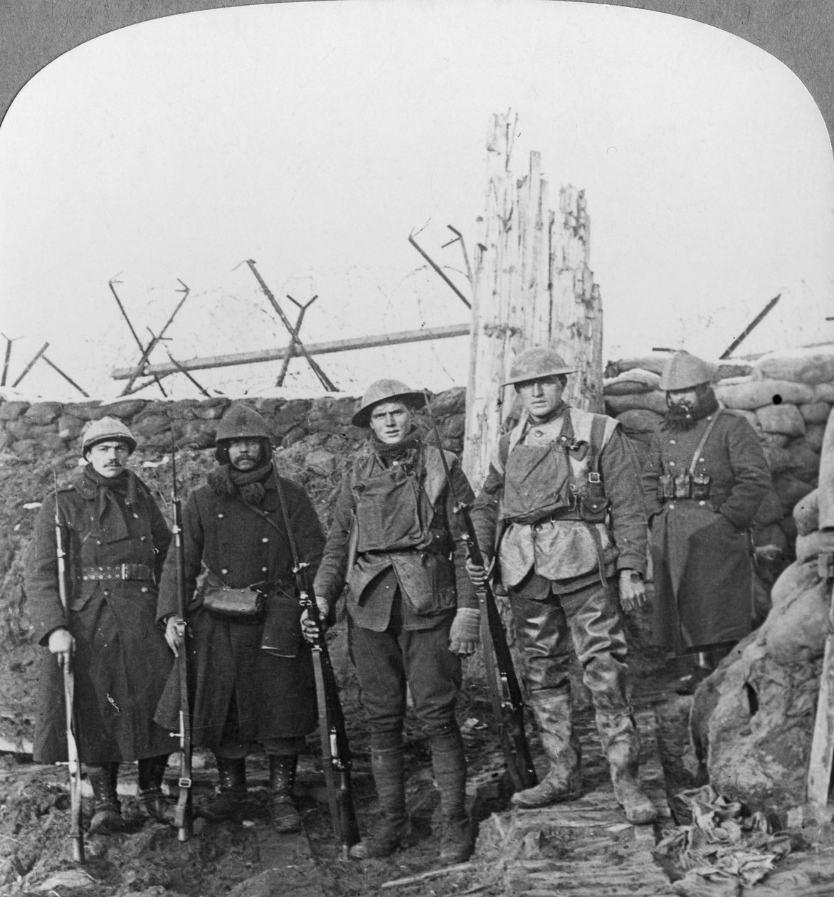刘易斯机枪手，比利时Hollebeke，第一次世界大战，c1914-c1918。 作者 现实旅行社