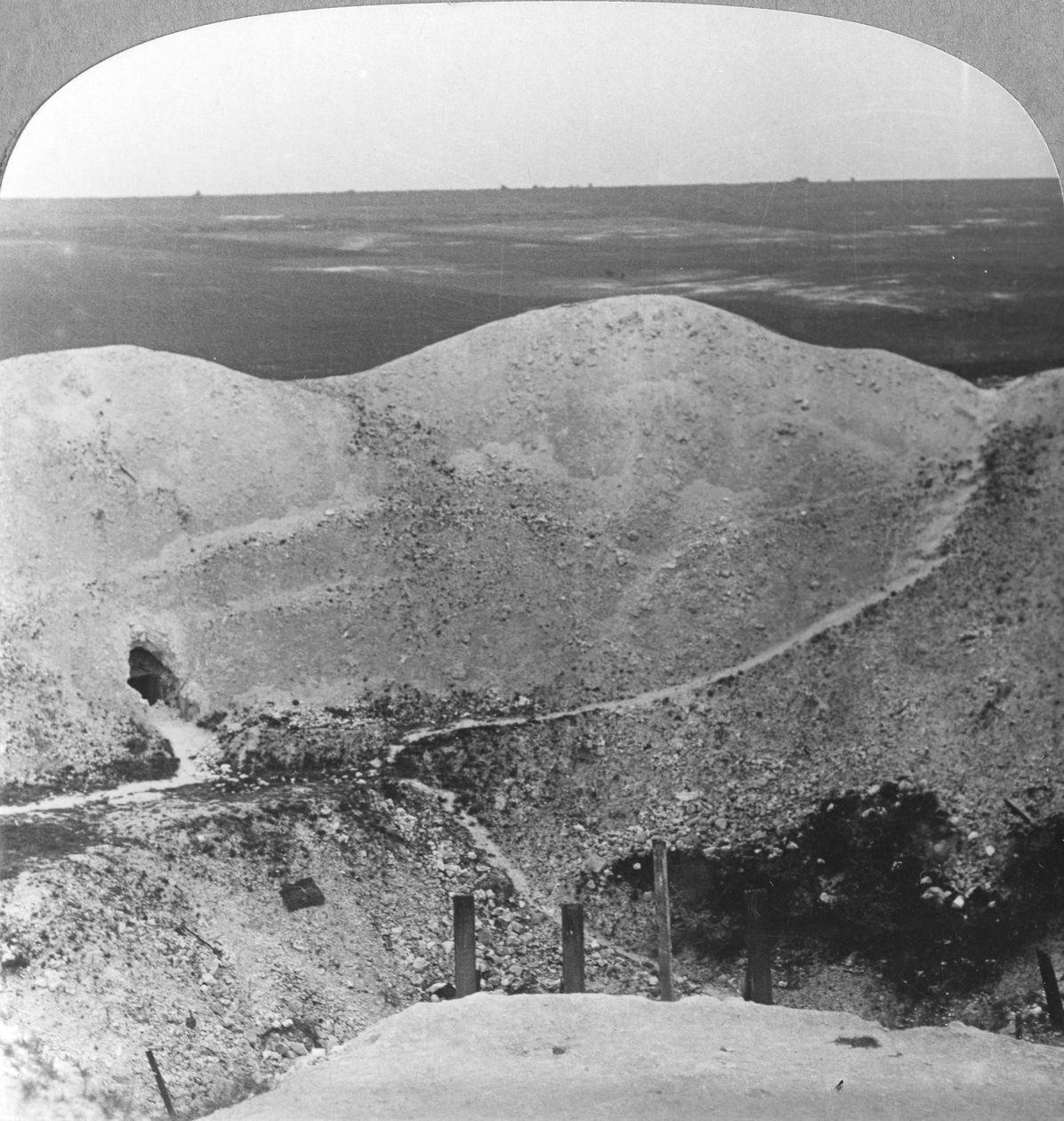 第一次世界大战，法国索姆省La Boiselle的矿坑，c1916-c1918 作者 现实旅行社