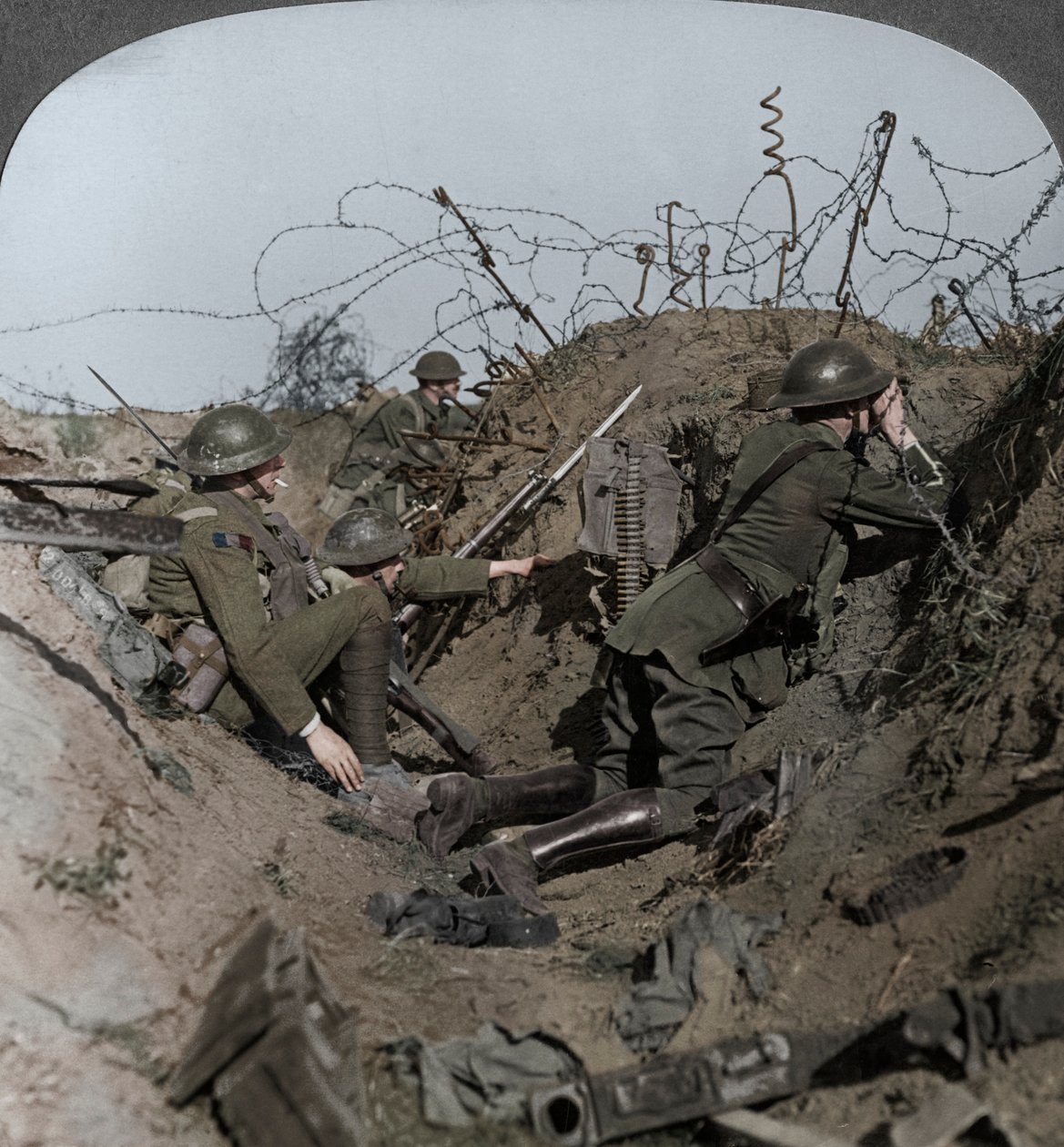 观察员和信号员保持警惕，第一次世界大战，法国圣昆汀，1914-1918年 作者 现实旅行社