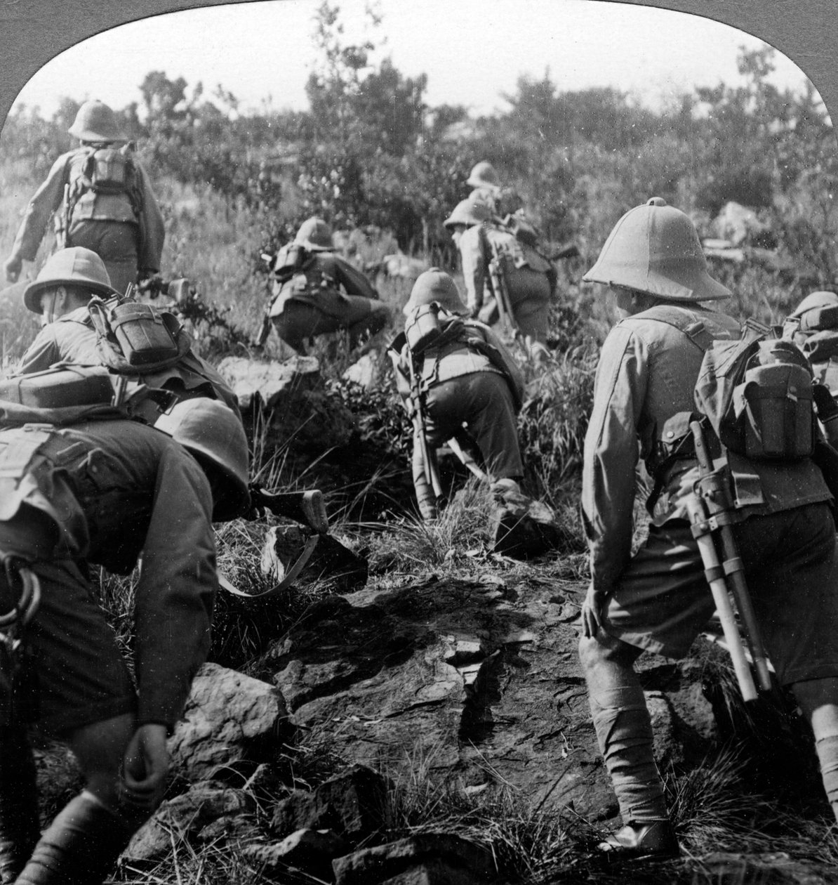 童军穿越东非森林，第一次世界大战，1914-1918年。 作者 现实旅行社