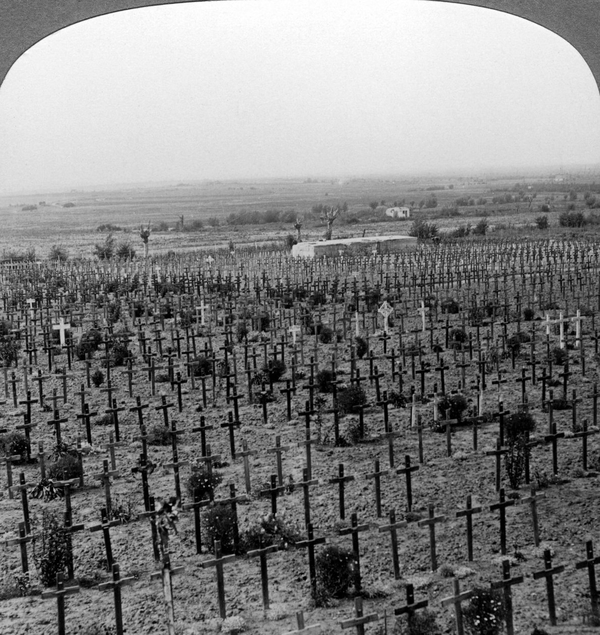 泰恩婴儿床公墓，比利时Passchendaele Ridge，第一次世界大战，c1918-1919。 作者 现实旅行社