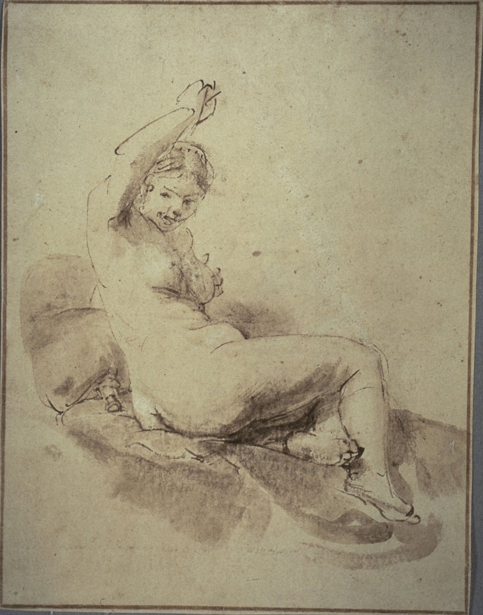高举手臂的女性裸体卧像，约 1665 年（钢笔和棕色墨水、毛笔和棕色水彩，印在棕褐色平纹纸上） 作者 伦勃朗·哈门斯。范赖恩