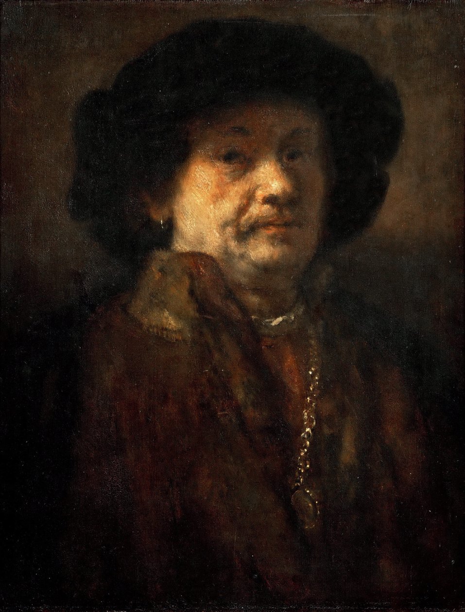 Autoportrait en manteau de fourrure avec une chaine en or et boucle d