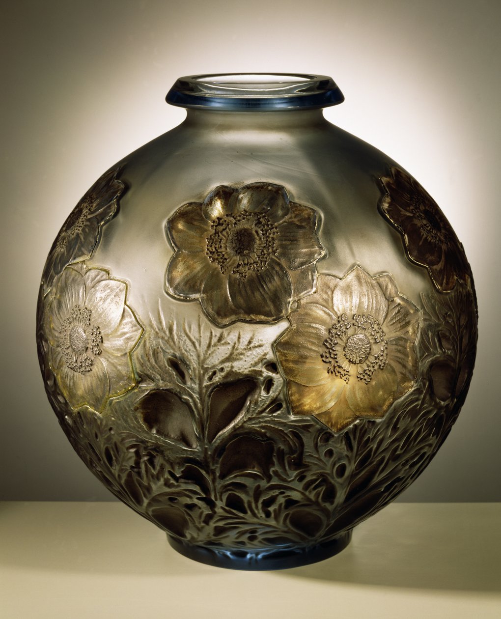 海葵花瓶，1913年（浅蓝色和磨砂玻璃） 作者 勒内·朱尔斯·拉利克
